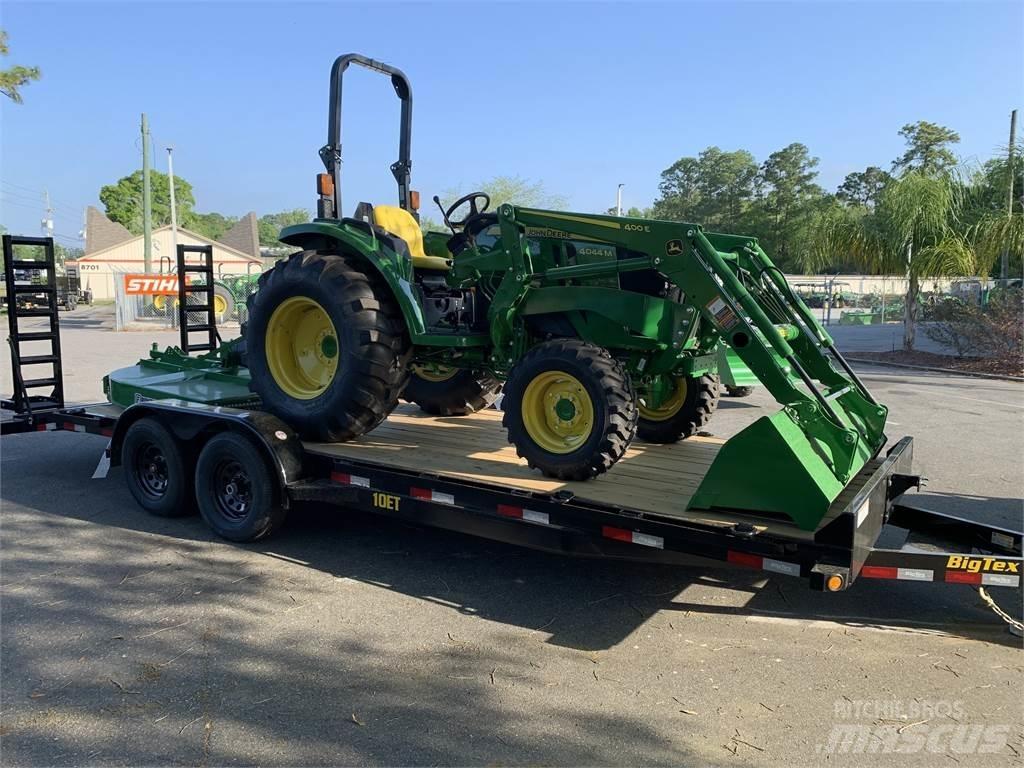 John Deere 4044M الجرارات