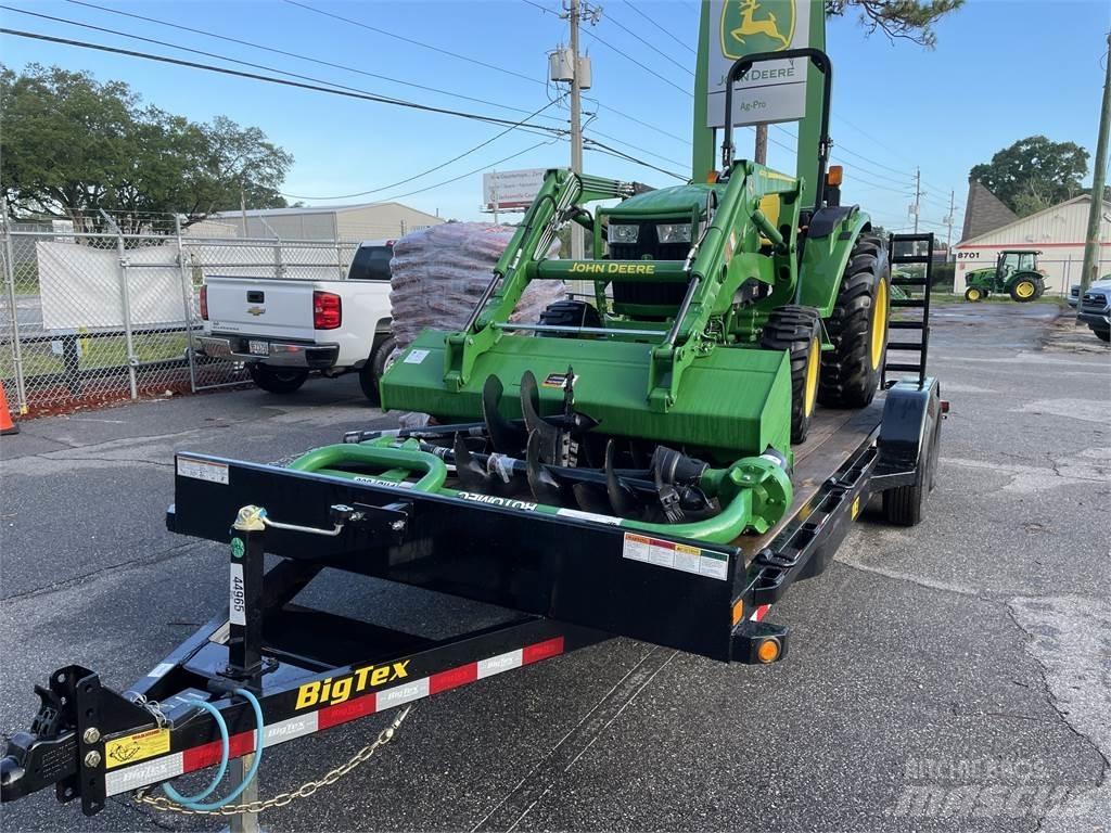 John Deere 4044M الجرارات