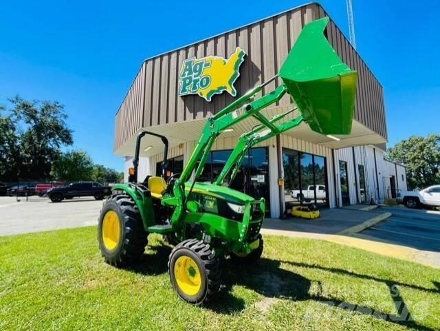 John Deere 4044M الجرارات
