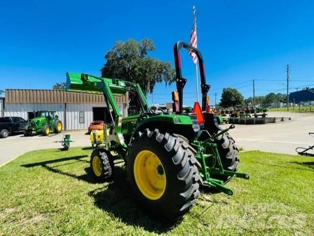 John Deere 4044M الجرارات