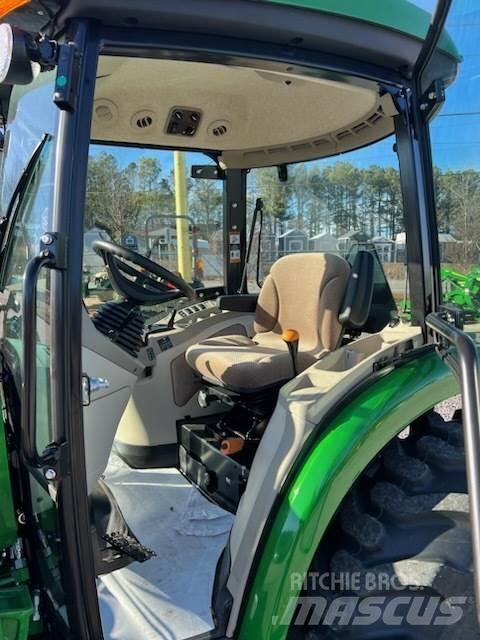 John Deere 4044R الجرارات