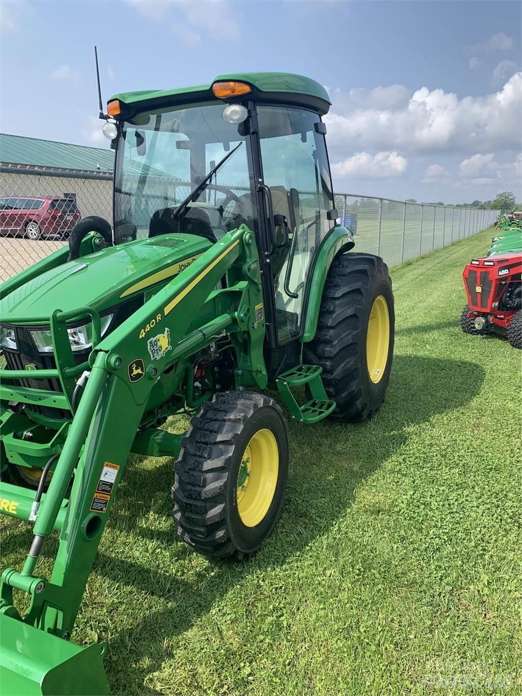 John Deere 4044R الجرارات