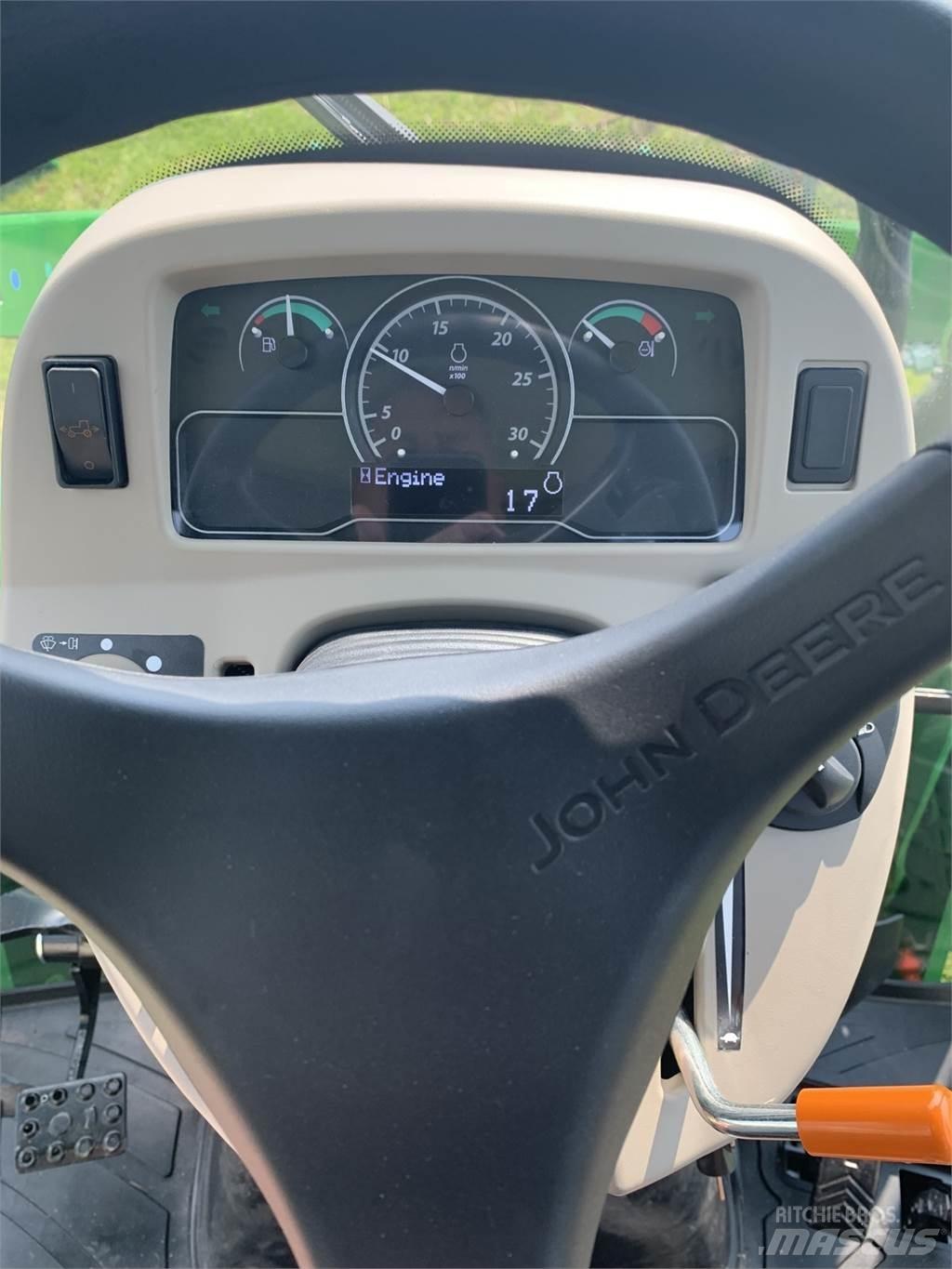 John Deere 4044R الجرارات