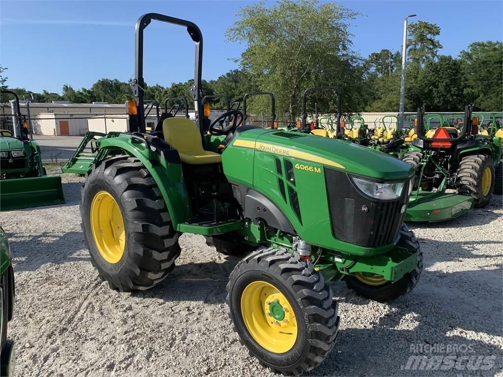 John Deere 4066M الجرارات