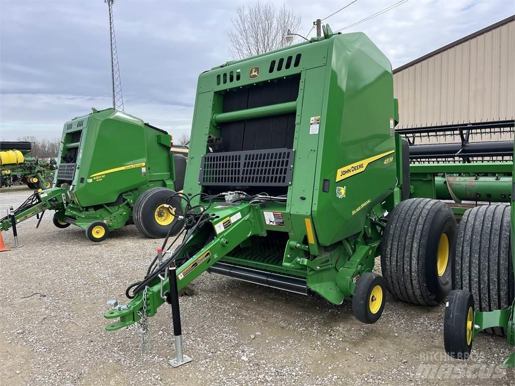John Deere 451M محزمات مستديرة