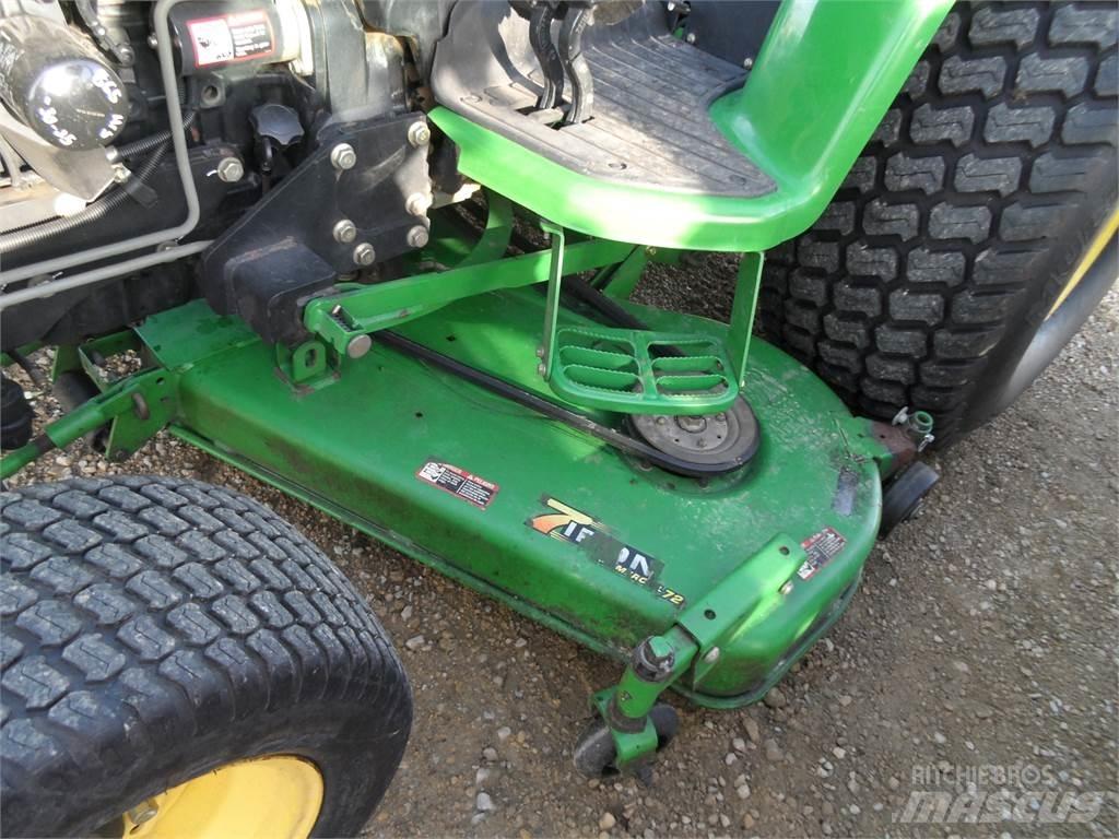 John Deere 4520 الجرارات