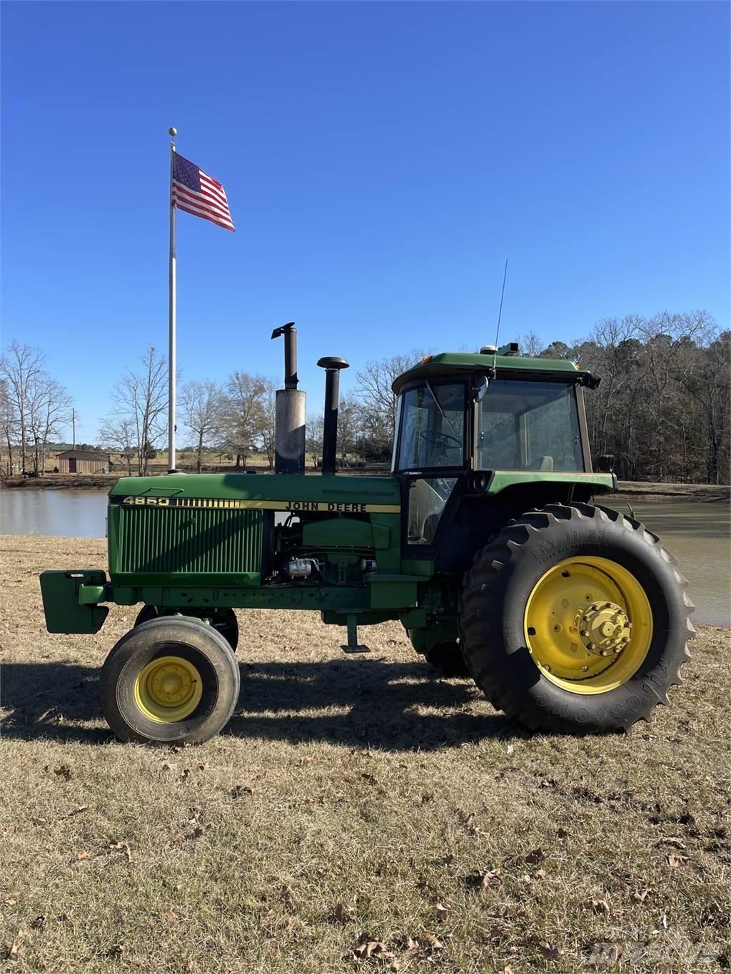 John Deere 4850 الجرارات
