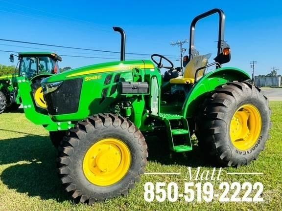 John Deere 5045E الجرارات