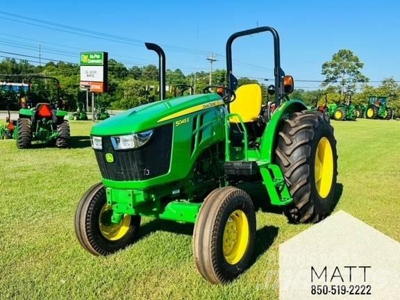 John Deere 5045E الجرارات