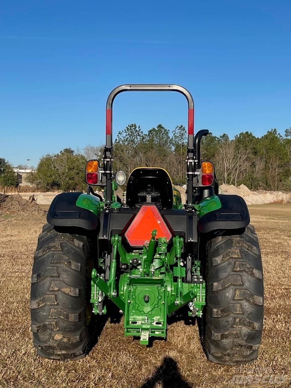 John Deere 5045E الجرارات