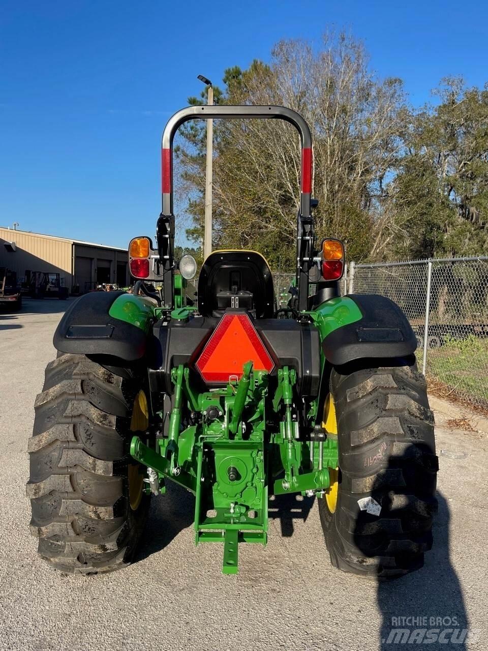 John Deere 5045E الجرارات