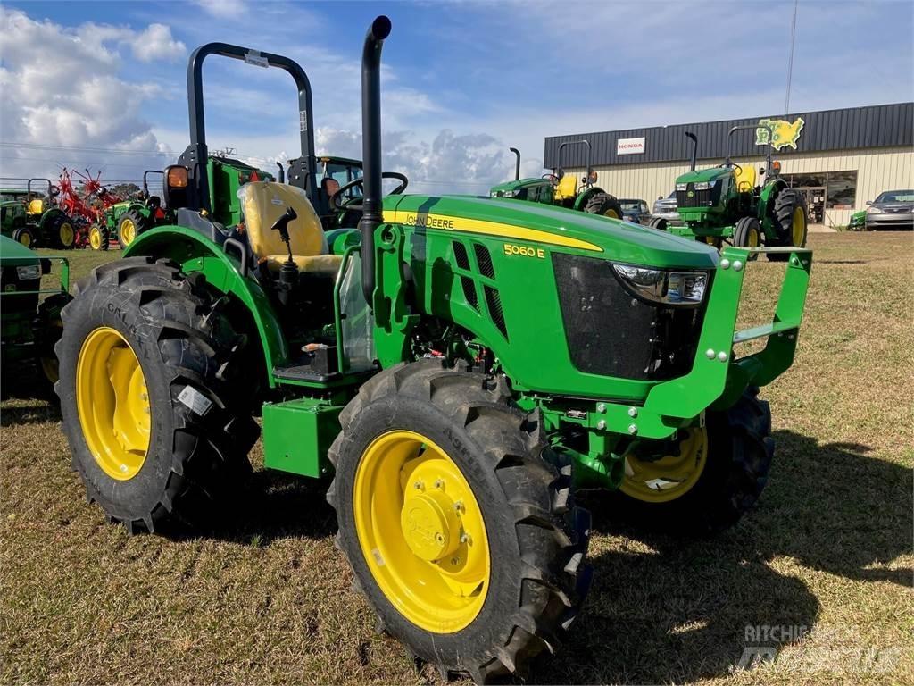 John Deere 5060E الجرارات