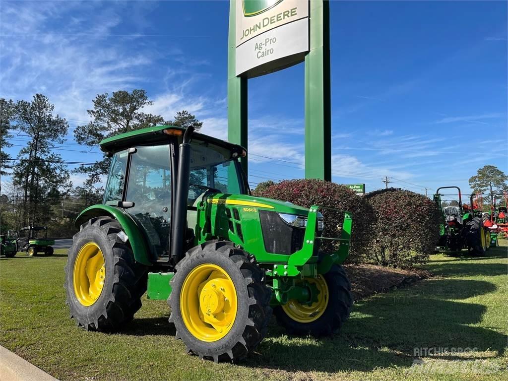 John Deere 5060E الجرارات