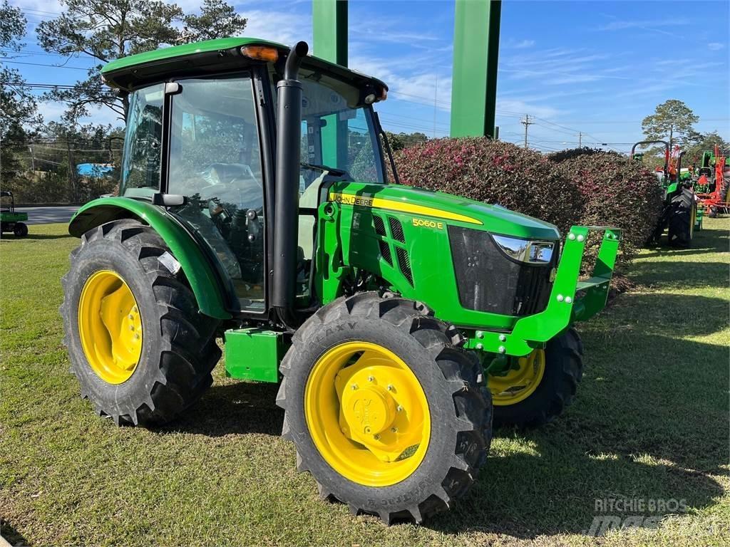 John Deere 5060E الجرارات