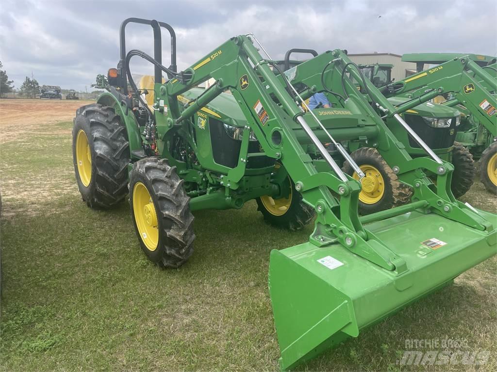 John Deere 5060E الجرارات