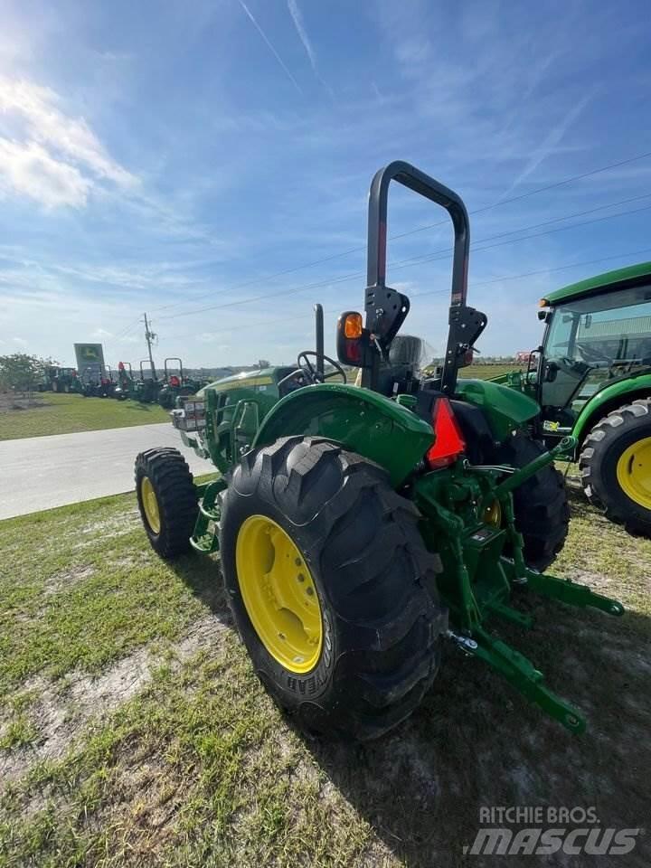 John Deere 5060E الجرارات