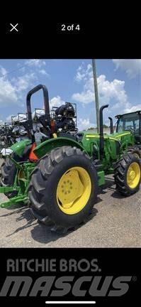 John Deere 5060E الجرارات