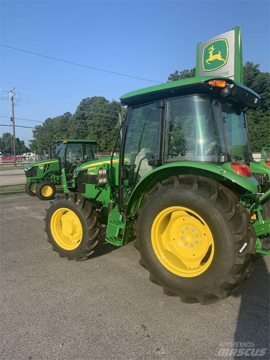 John Deere 5067 الجرارات