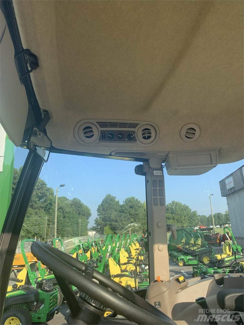 John Deere 5067 الجرارات