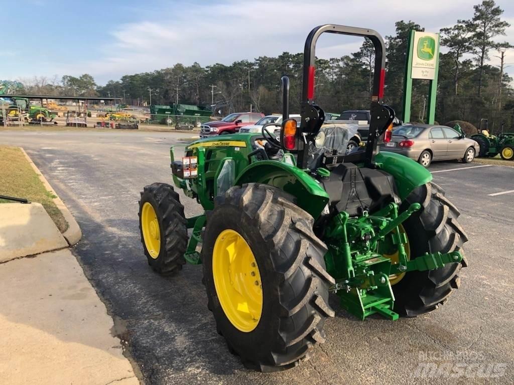 John Deere 5067E الجرارات