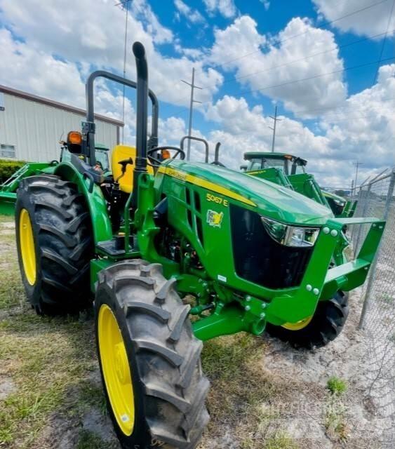 John Deere 5067E الجرارات
