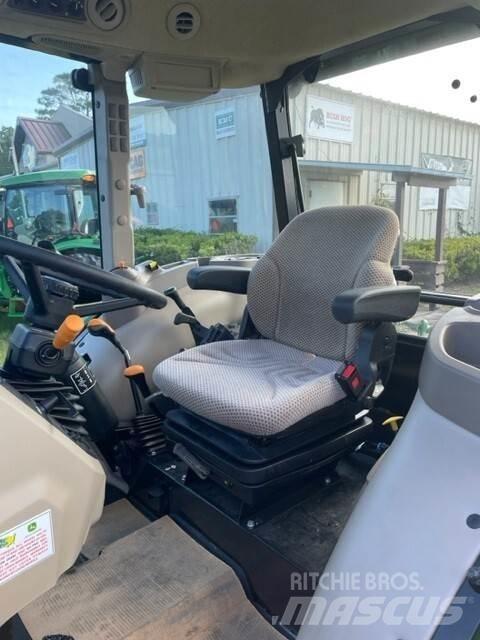 John Deere 5067E الجرارات