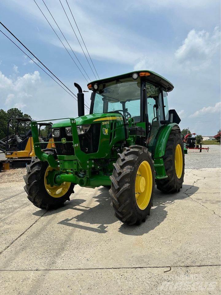 John Deere 5067E الجرارات