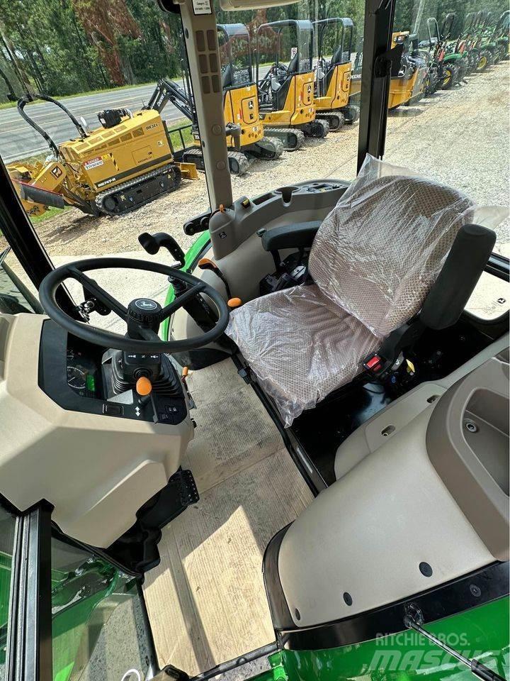 John Deere 5067E الجرارات