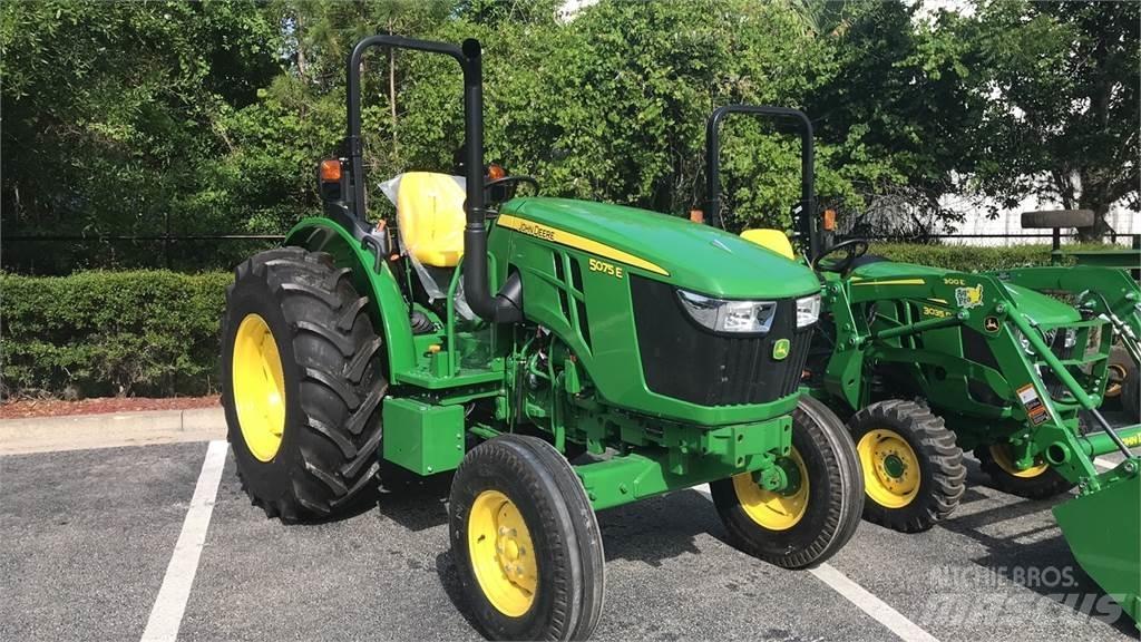 John Deere 5075E الجرارات