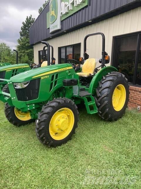 John Deere 5075E الجرارات