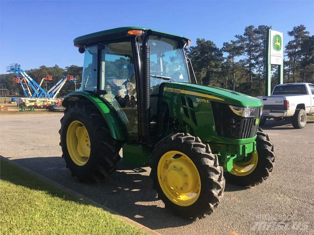 John Deere 5075E الجرارات