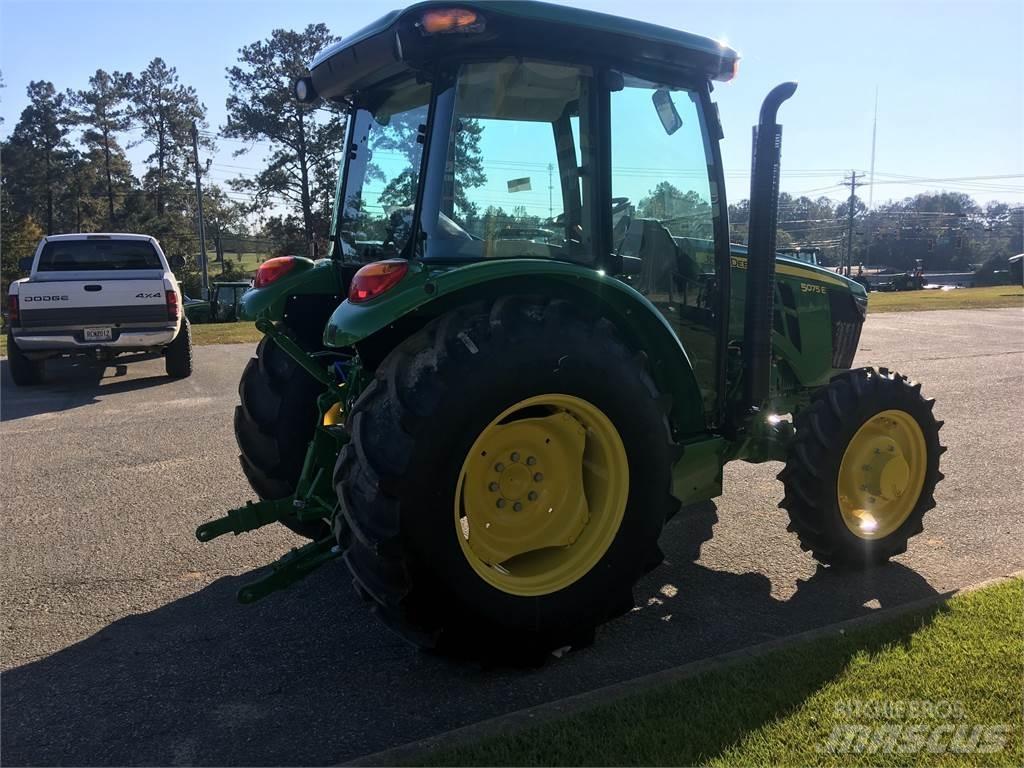 John Deere 5075E الجرارات