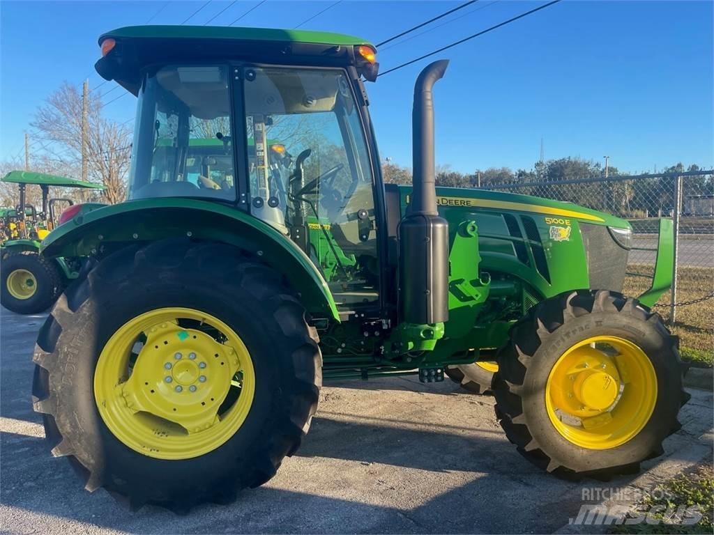 John Deere 5075E الجرارات