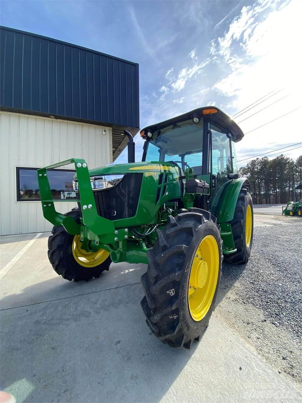 John Deere 5075E الجرارات
