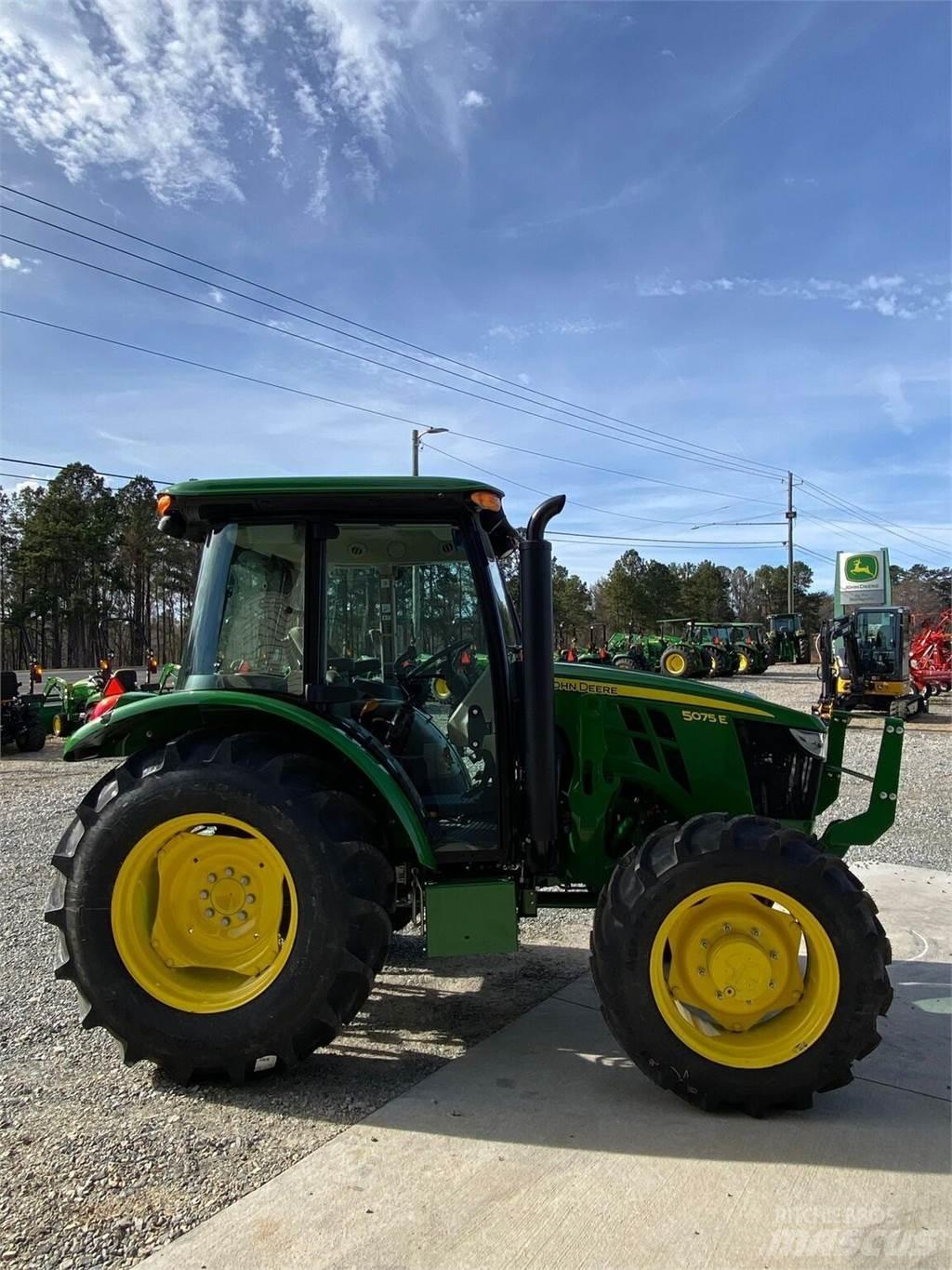 John Deere 5075E الجرارات