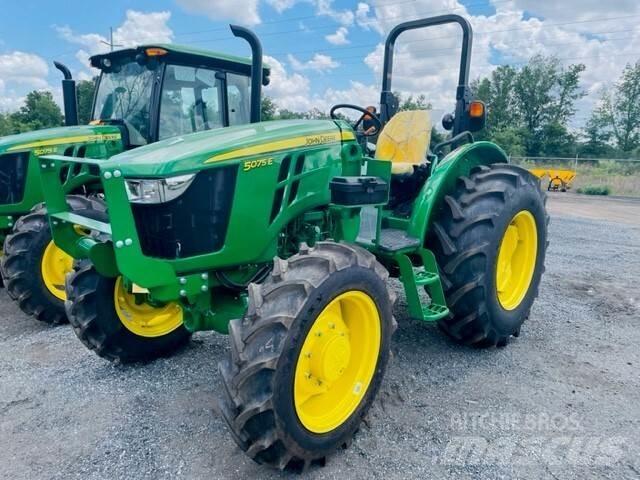 John Deere 5075E الجرارات