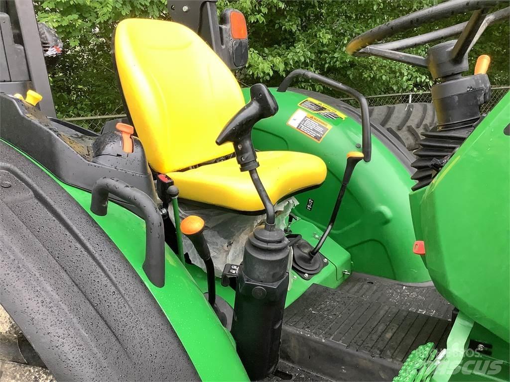 John Deere 5075E جرارات مدمجة