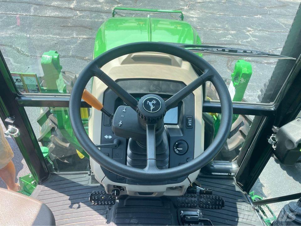 John Deere 5075E الجرارات
