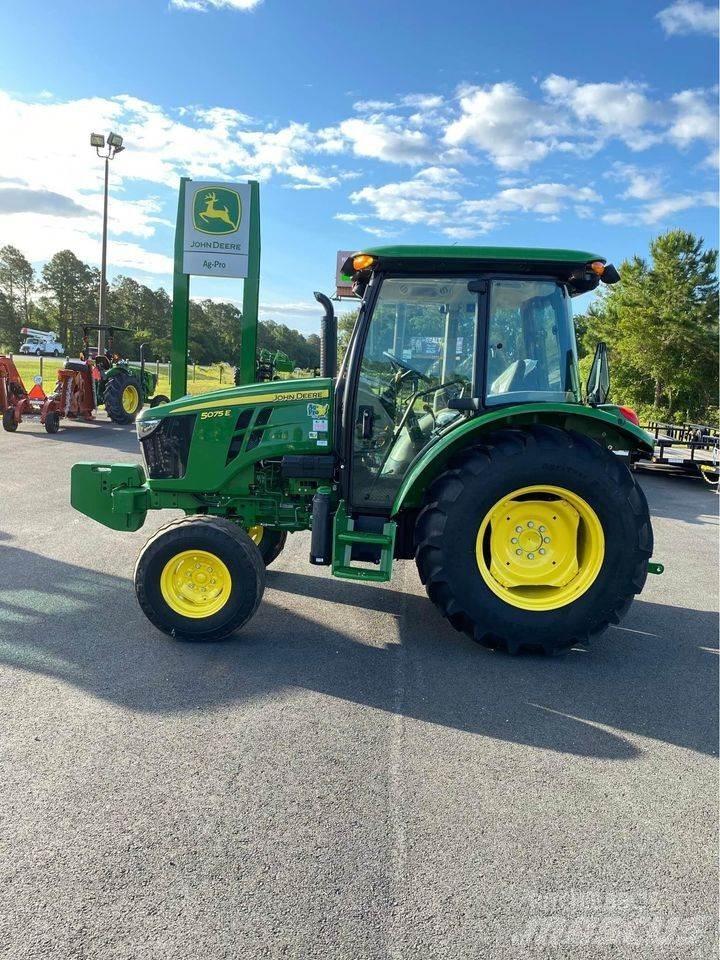 John Deere 5075E الجرارات