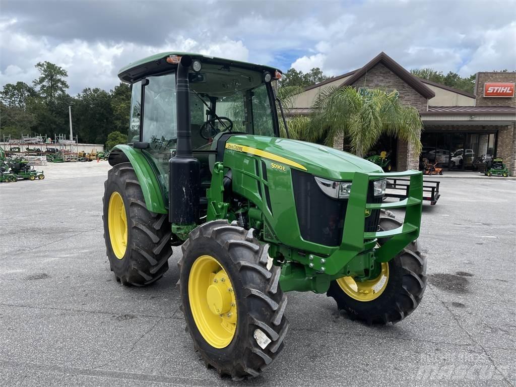 John Deere 5090E الجرارات