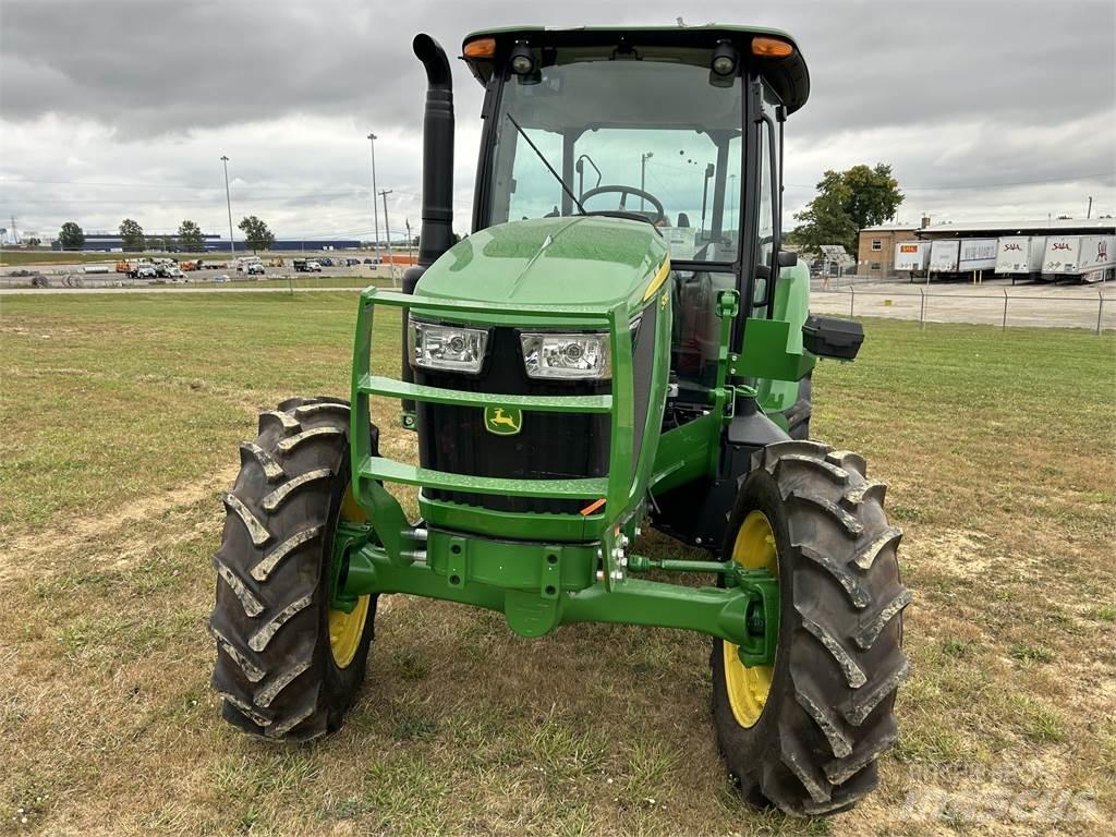John Deere 5090E الجرارات
