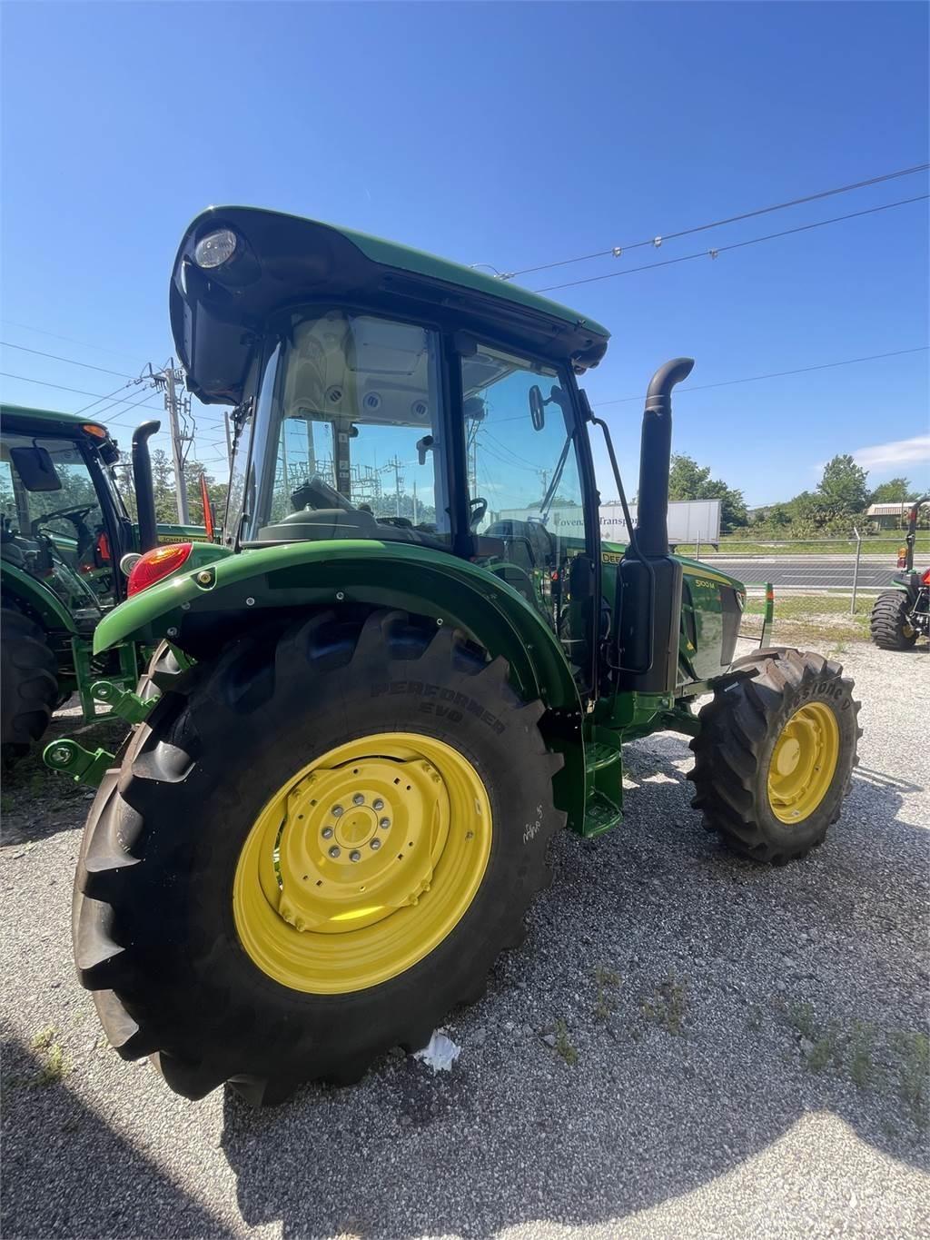 John Deere 5105M الجرارات