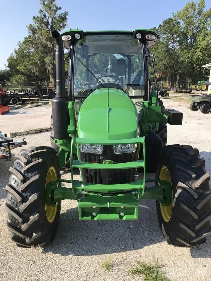 John Deere 5105M الجرارات