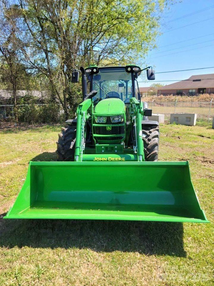 John Deere 5125M الجرارات