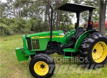 John Deere 5205 الجرارات