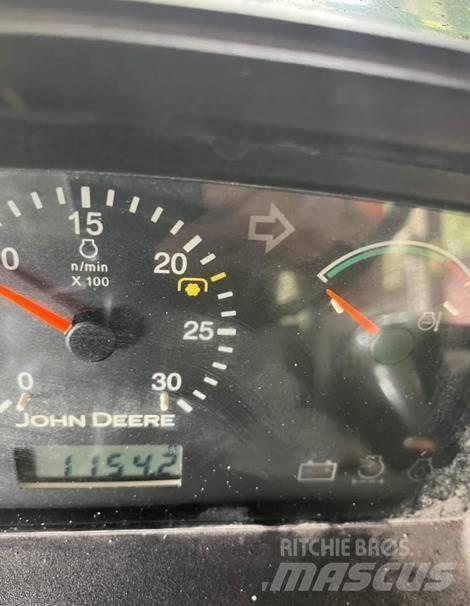 John Deere 5205 الجرارات