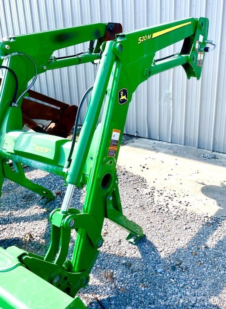 John Deere 520m الجرارات