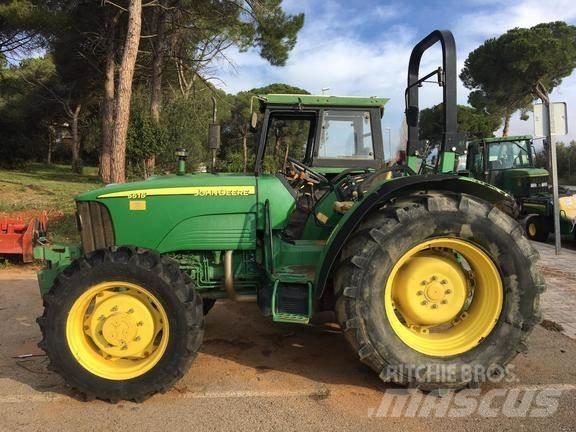 John Deere 5515 الجرارات
