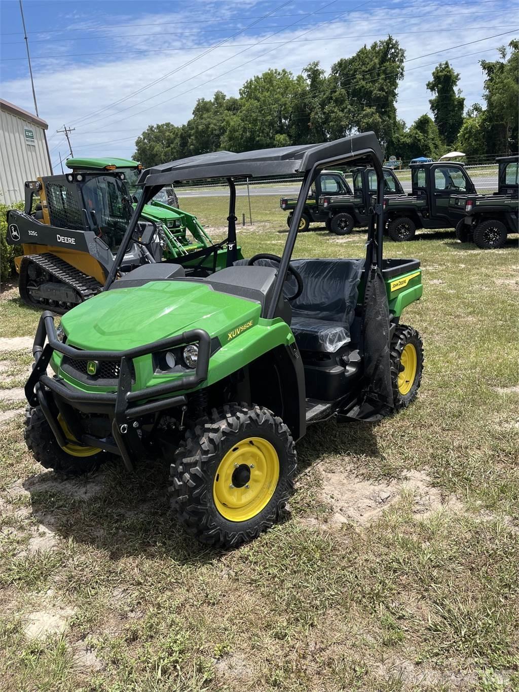 John Deere 560E ماكينات منفعة عامة