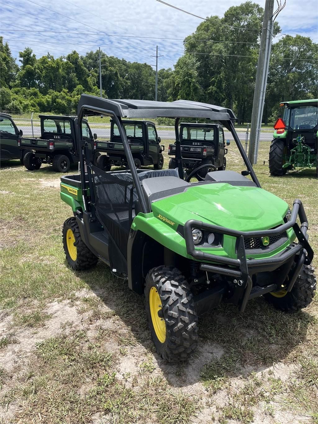 John Deere 560E ماكينات منفعة عامة